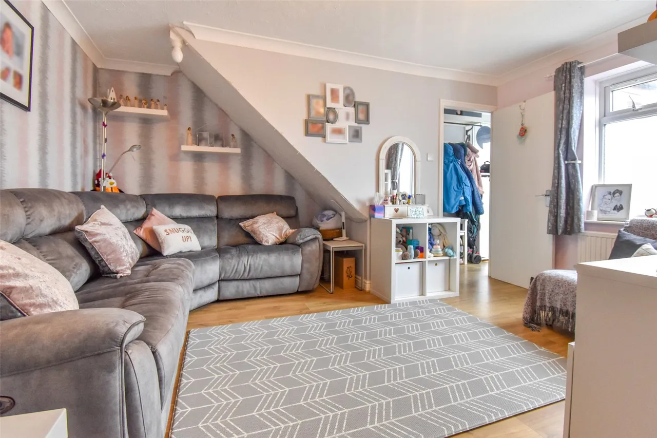 Stockwood Way, Farnham, Surrey, GU9 9TE, photo 5