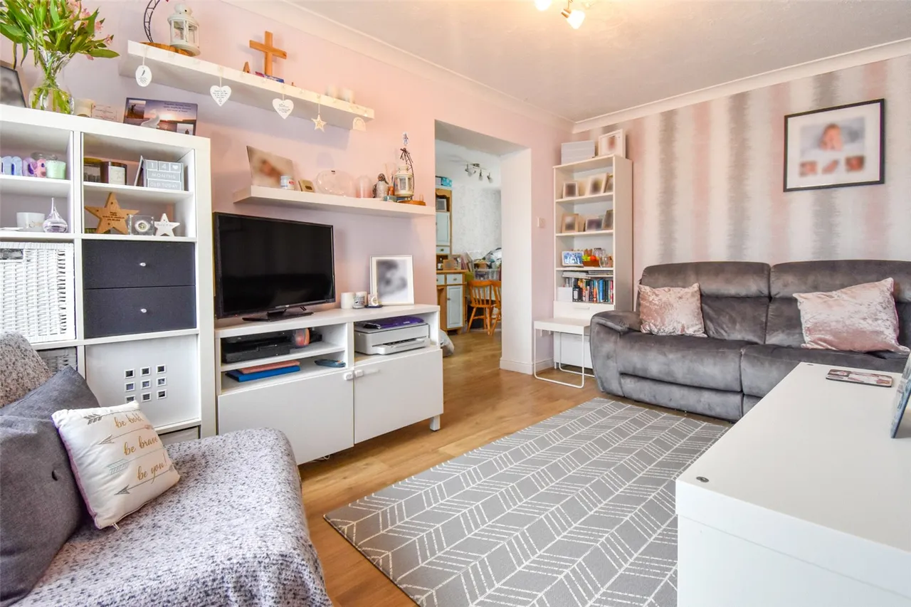 Stockwood Way, Farnham, Surrey, GU9 9TE, photo 3
