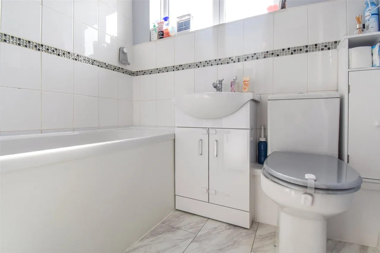 Stockwood Way, Farnham, Surrey, GU9 9TE, photo 9
