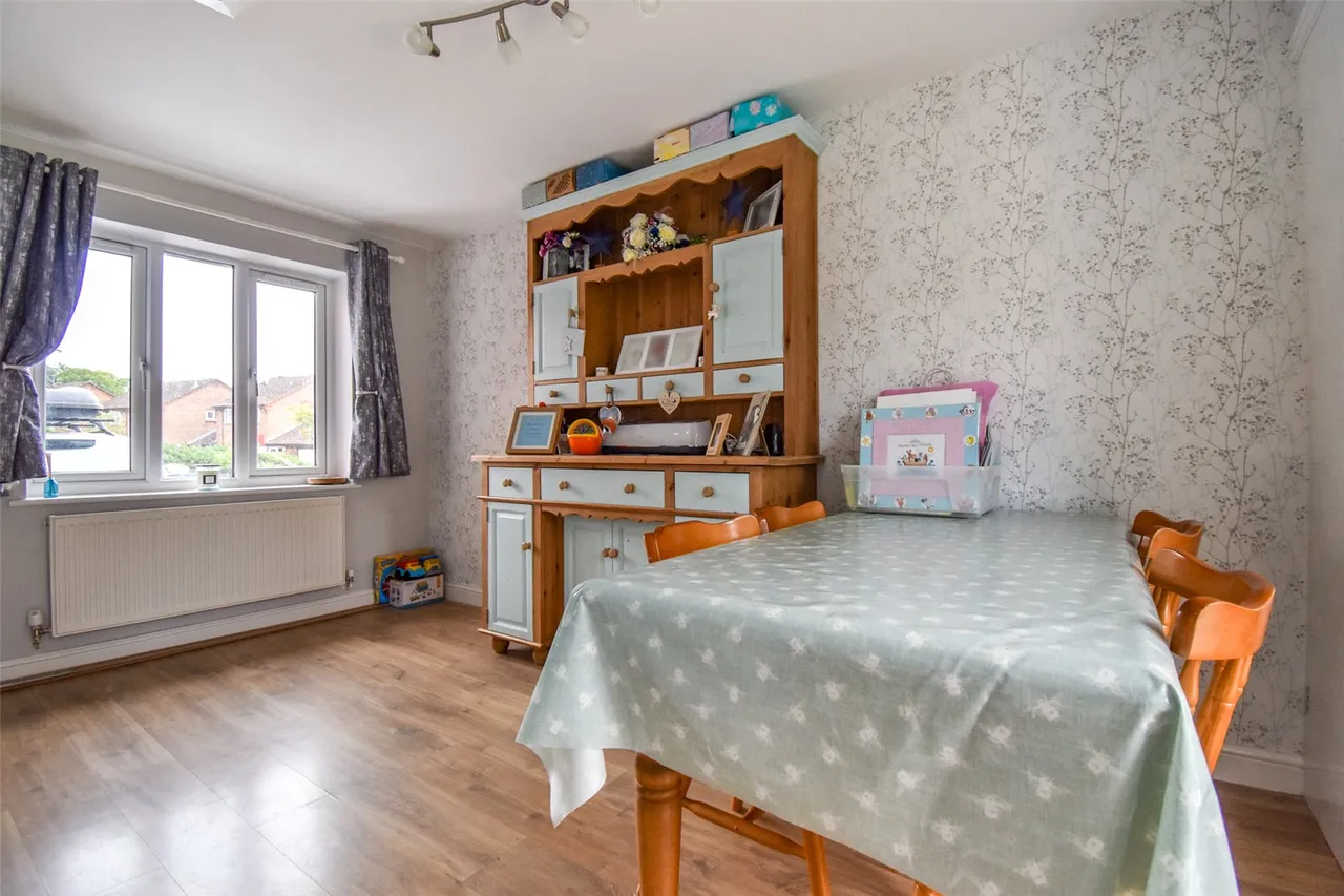 Stockwood Way, Farnham, Surrey, GU9 9TE, photo 4