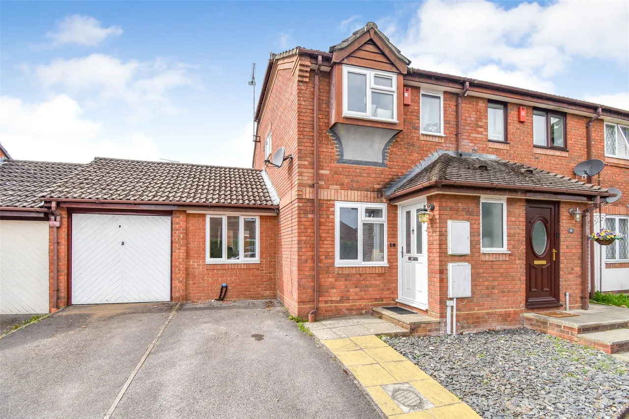 2 bed house for sale — Stockwood Way, Farnham, Surrey, GU9 9TE