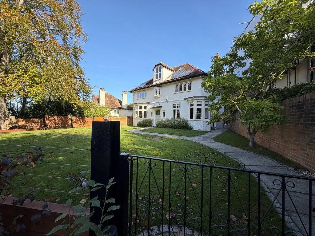 Westhall Road, Warlingham, photo 31