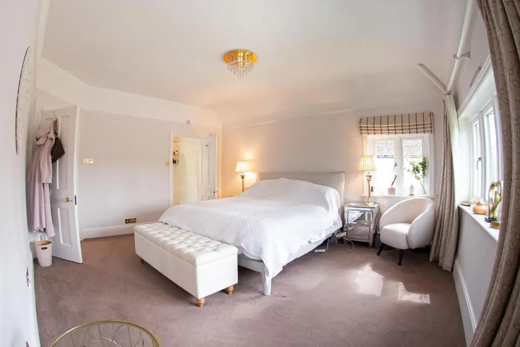 Westhall Road, Warlingham, photo 13