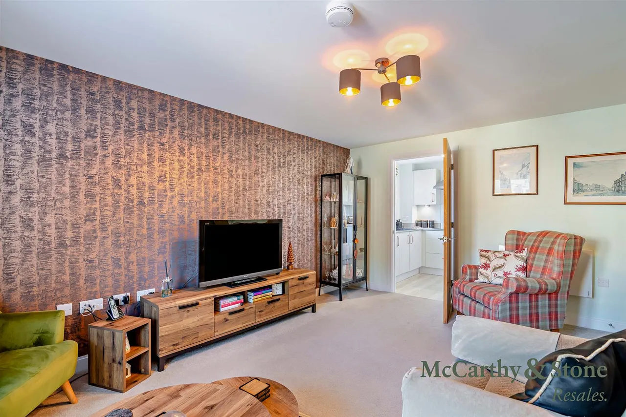 Berneslai Close, Barnsley, S70, photo 4