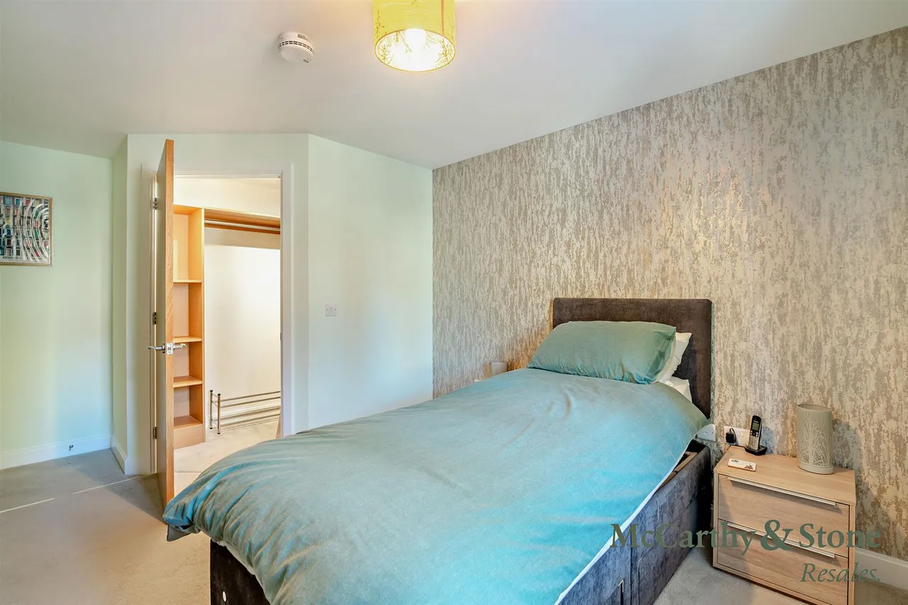 Berneslai Close, Barnsley, S70, photo 10