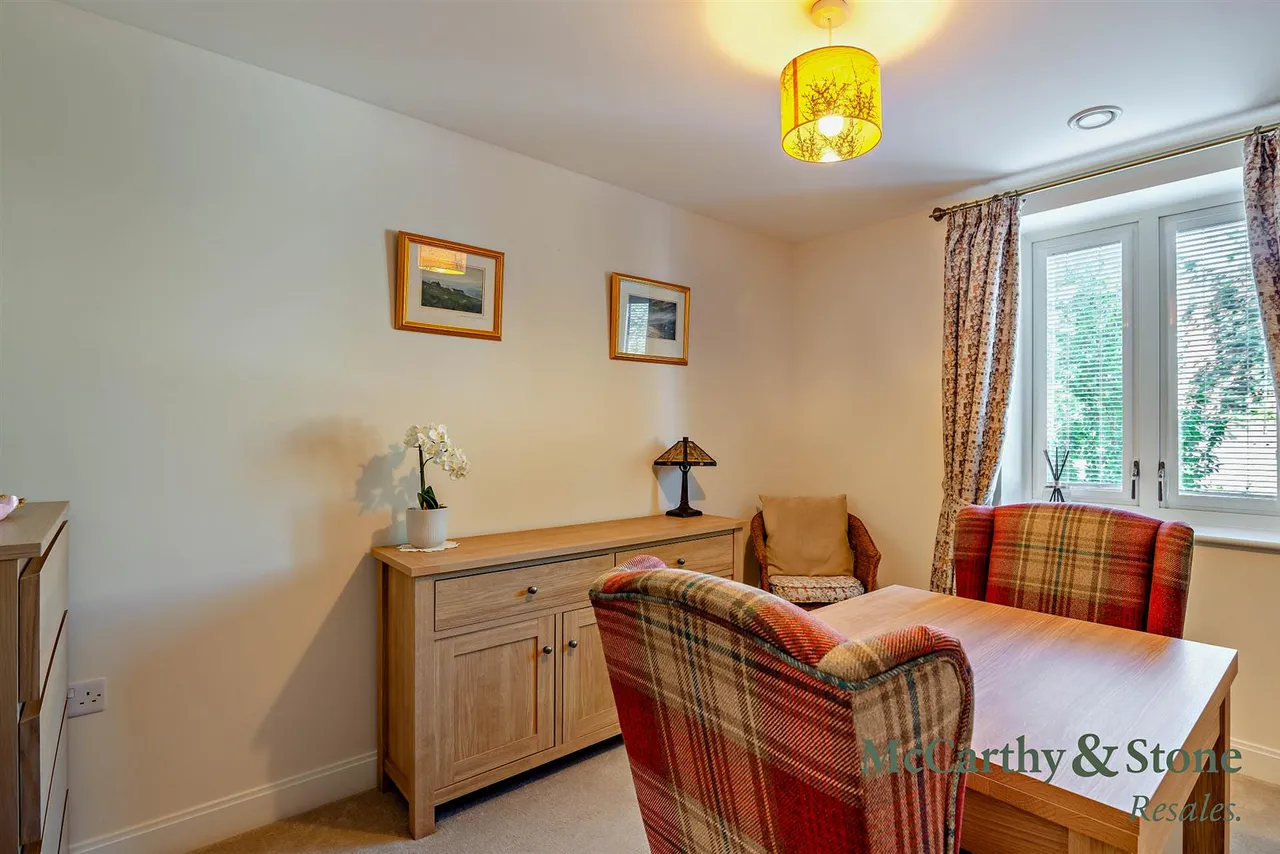 Berneslai Close, Barnsley, S70, photo 12