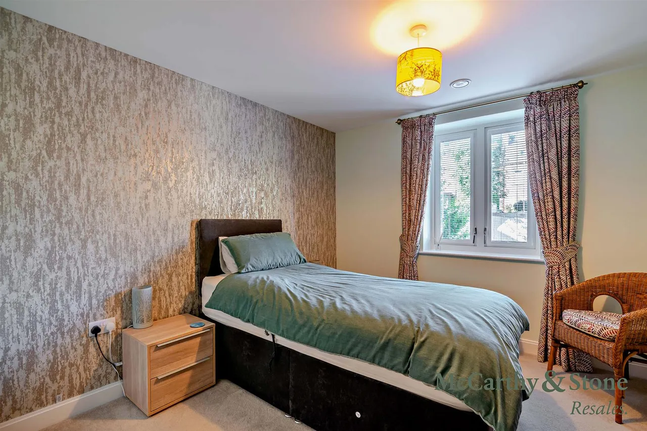 Berneslai Close, Barnsley, S70, photo 8