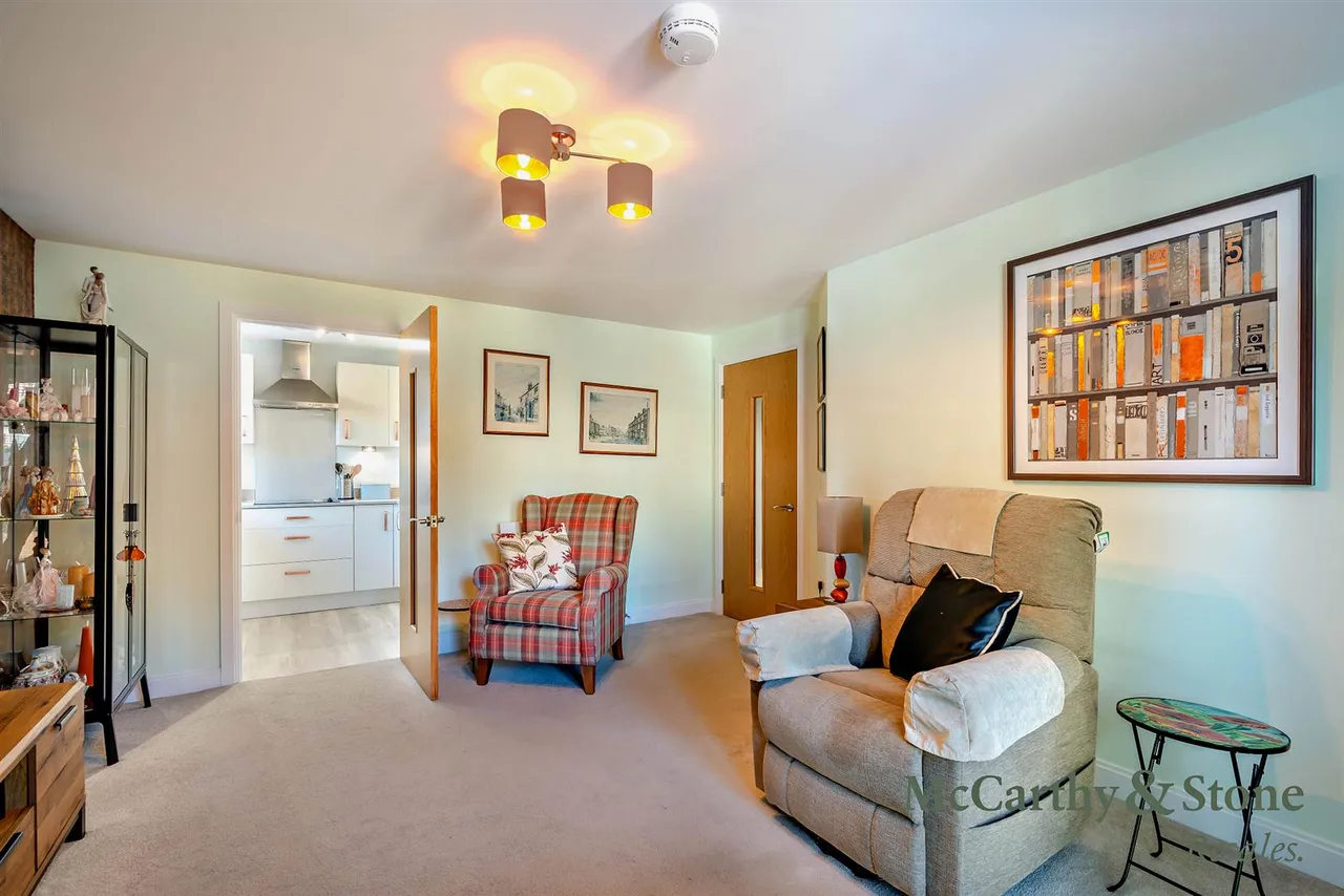 Berneslai Close, Barnsley, S70, photo 2