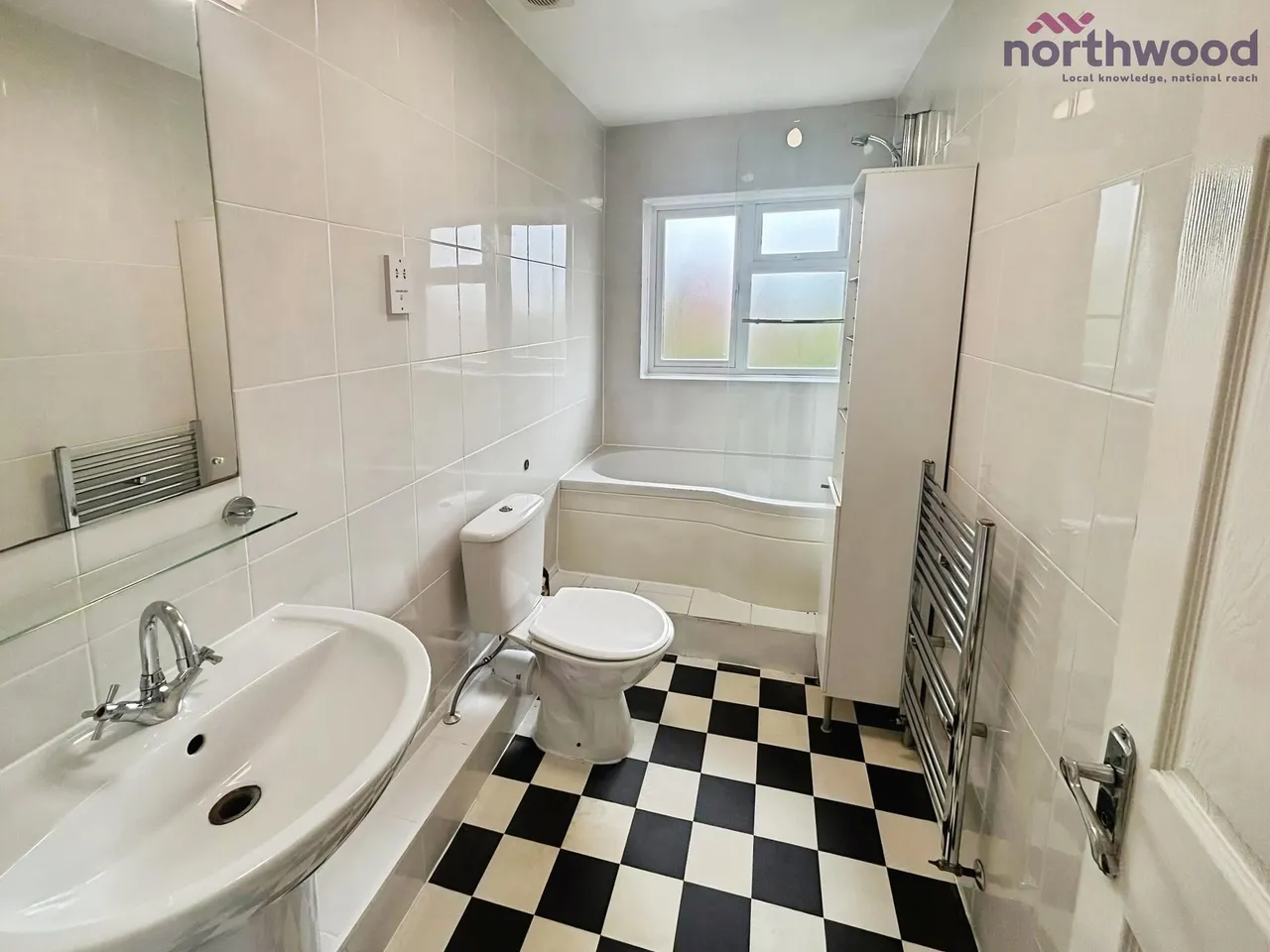 Kings Close, SO43, photo 5