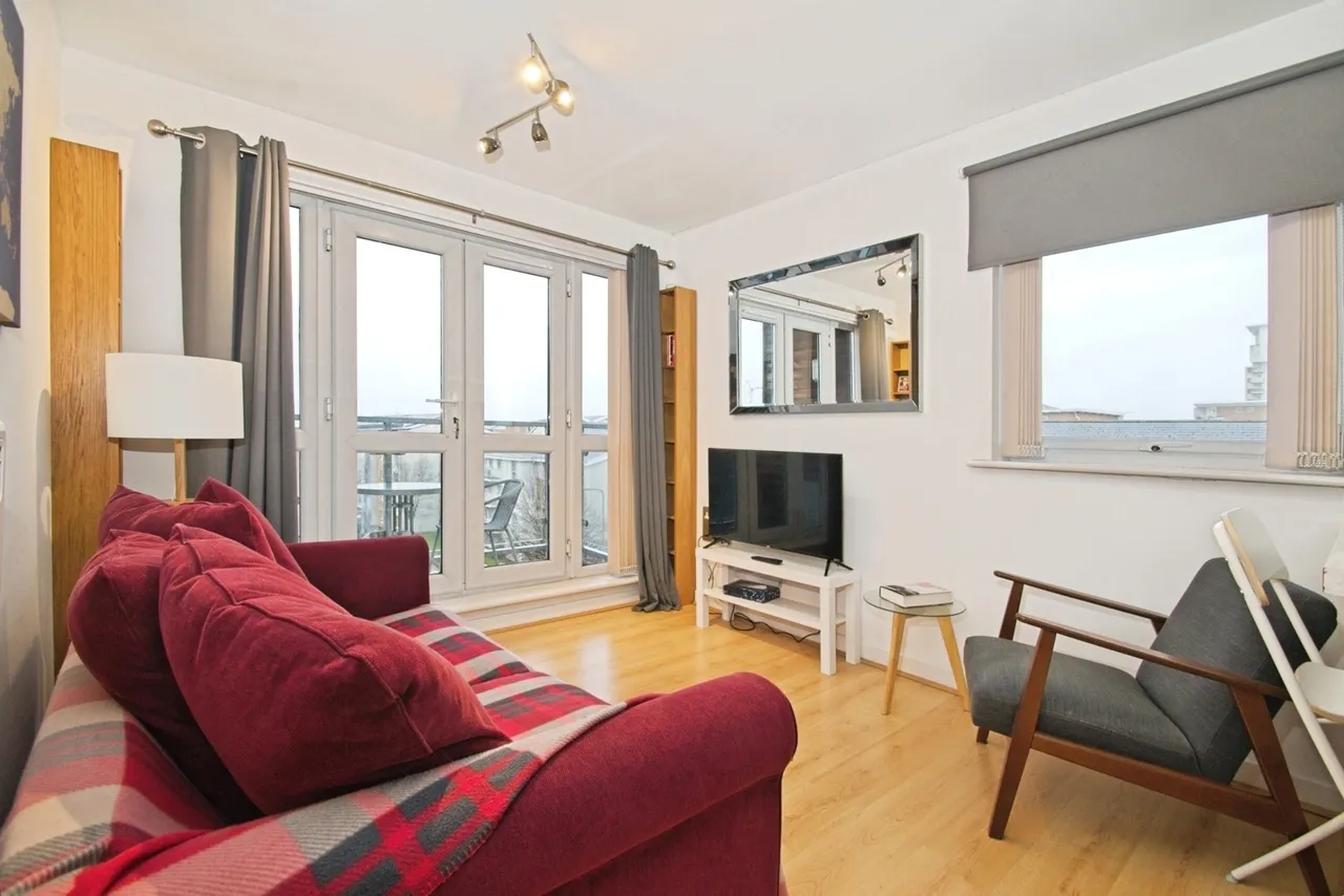 Heol Staughton, Cardiff Bay, CF10, photo 2