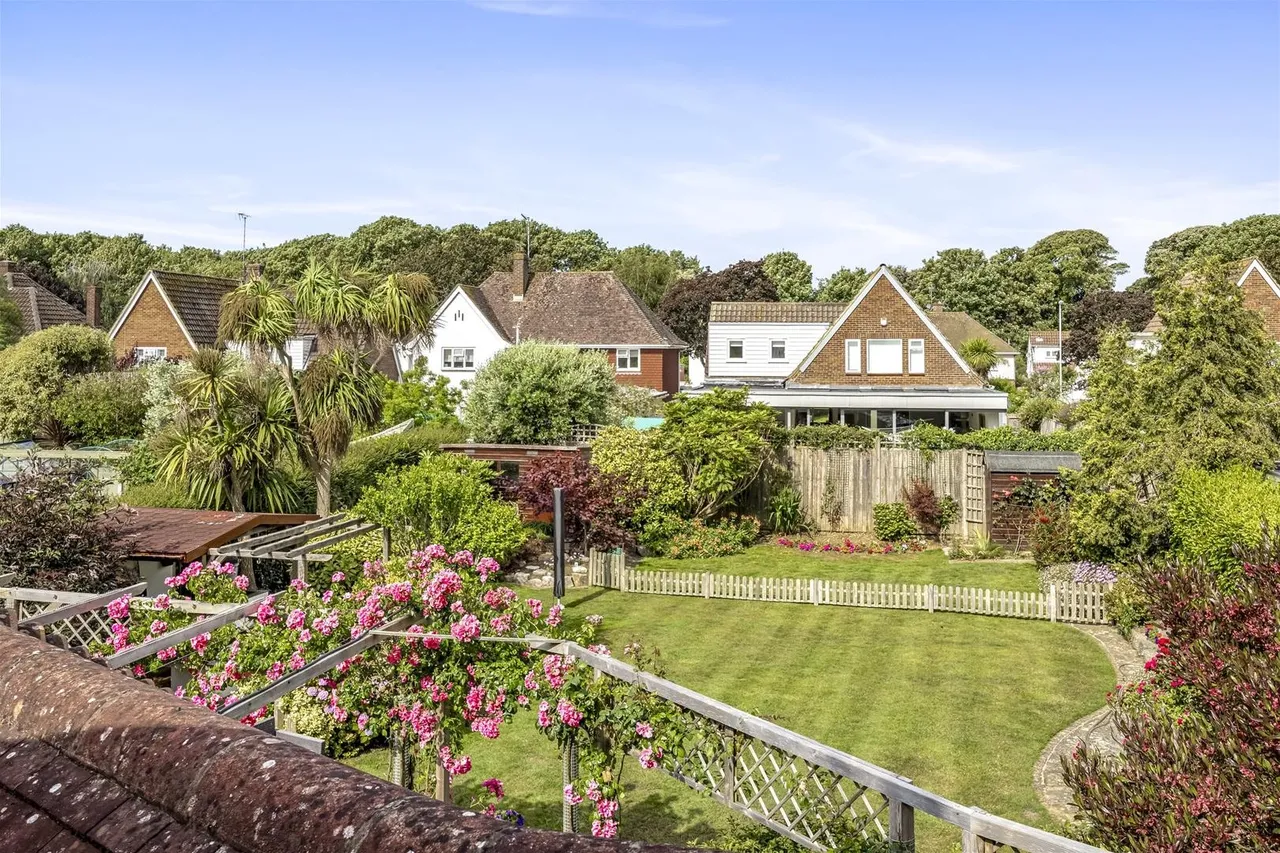 Arlington Close, Goring-By-Sea, Worthing, photo 2