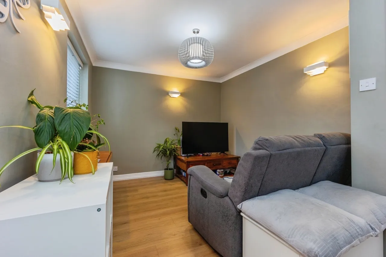Kirkstall Road, Urmston, Manchester, Greater Manchester, M41, photo 3