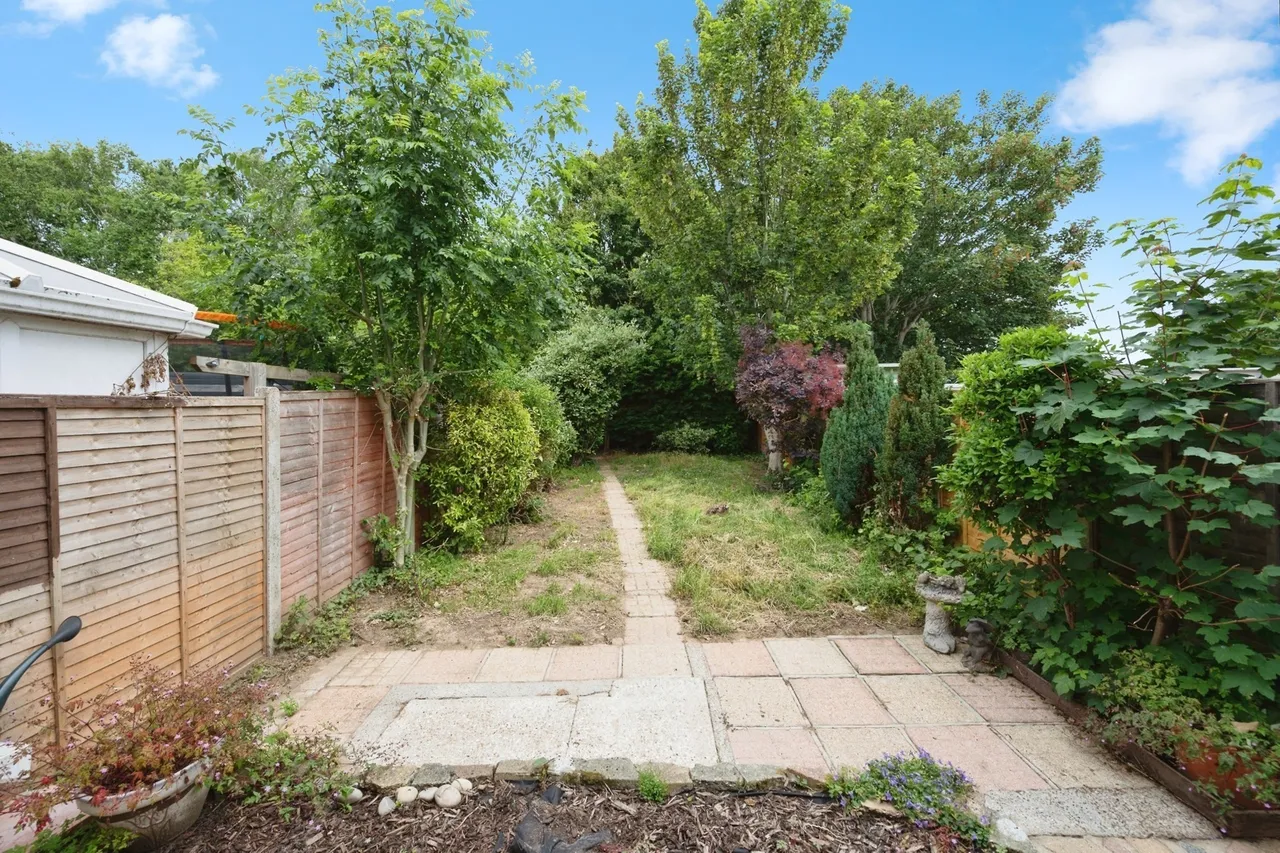 Cherrywood Gardens, Hayling Island, PO11, photo 9