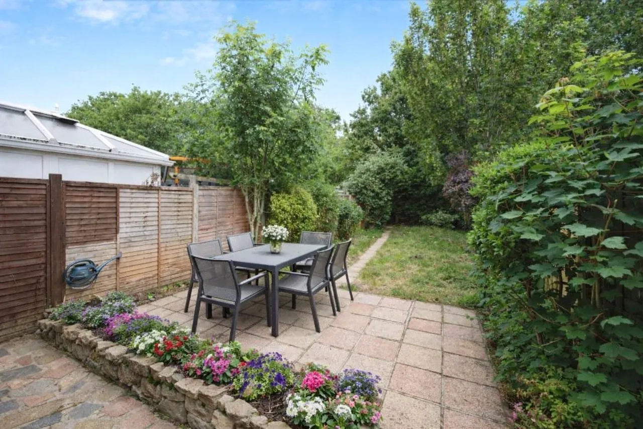 Cherrywood Gardens, Hayling Island, PO11, photo 5