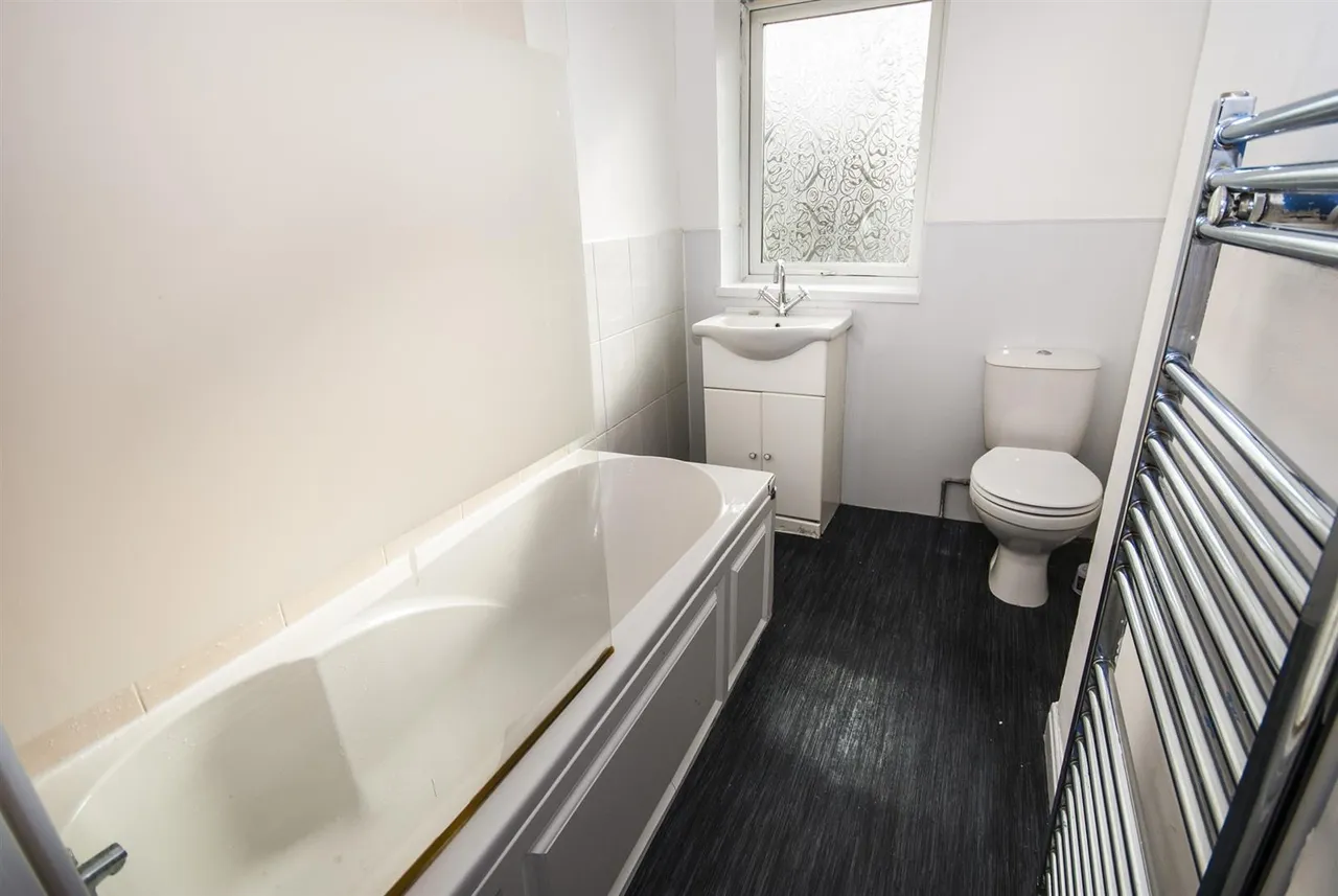 Kersal Road, Prestwich, M25, photo 9