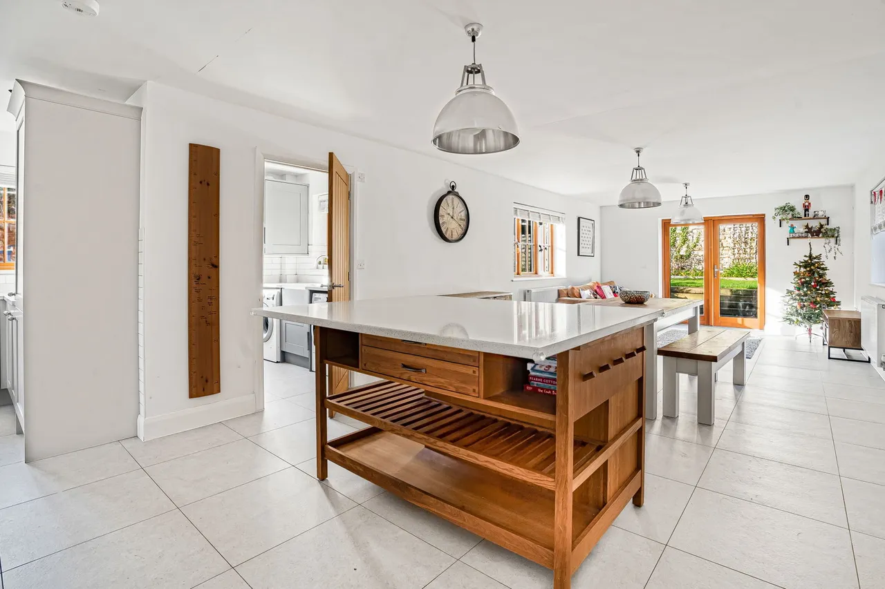 Reindeer Court, Potterspury, NN12, photo 2