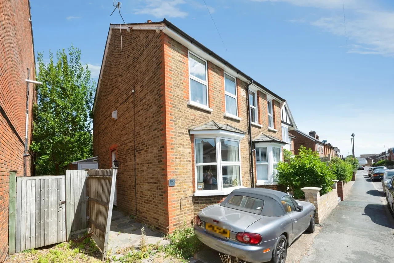 3 bed house for sale, Anyards Road, Cobham, KT11