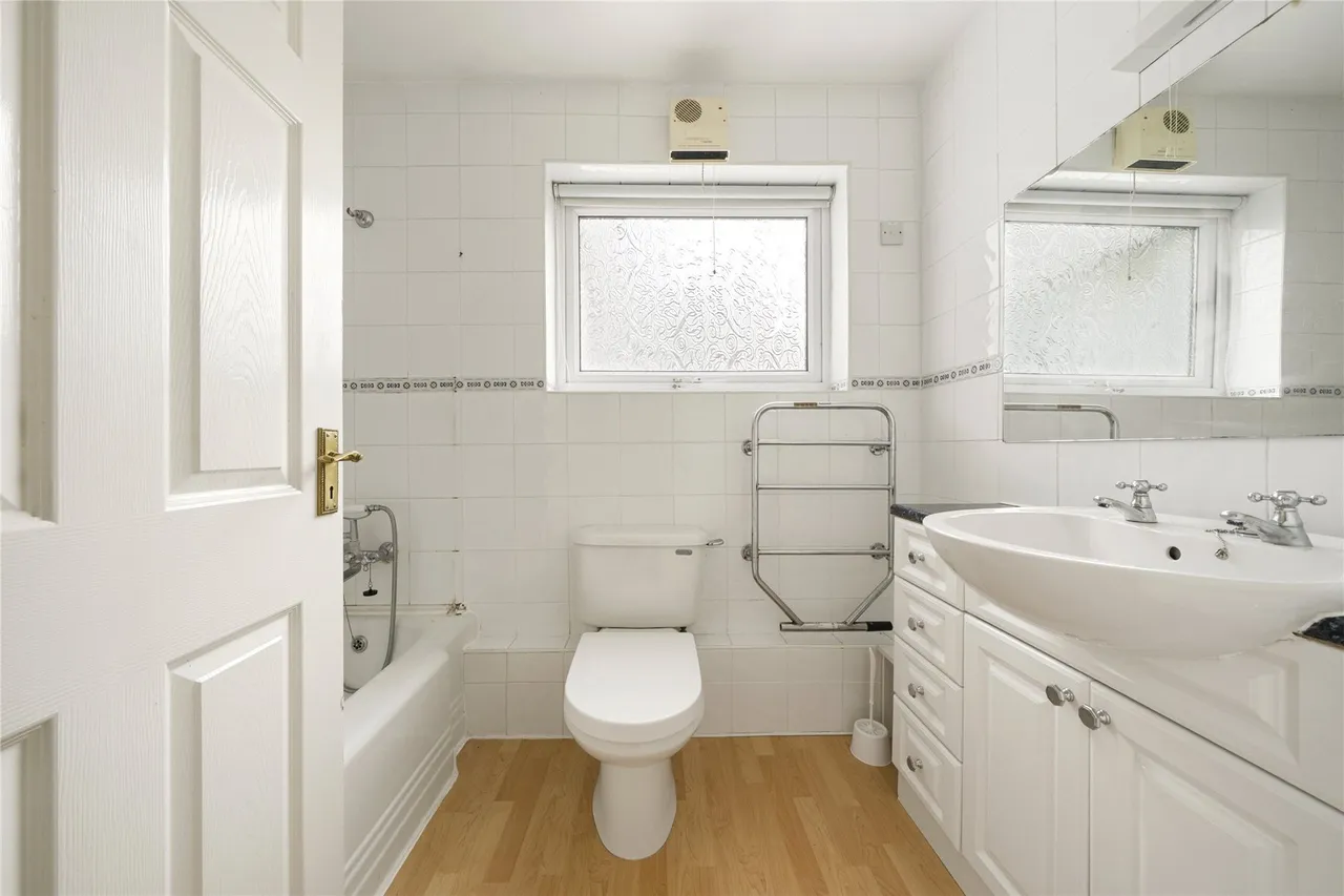 Highpoint, Heath Road, Weybridge, Surrey, KT13, photo 7