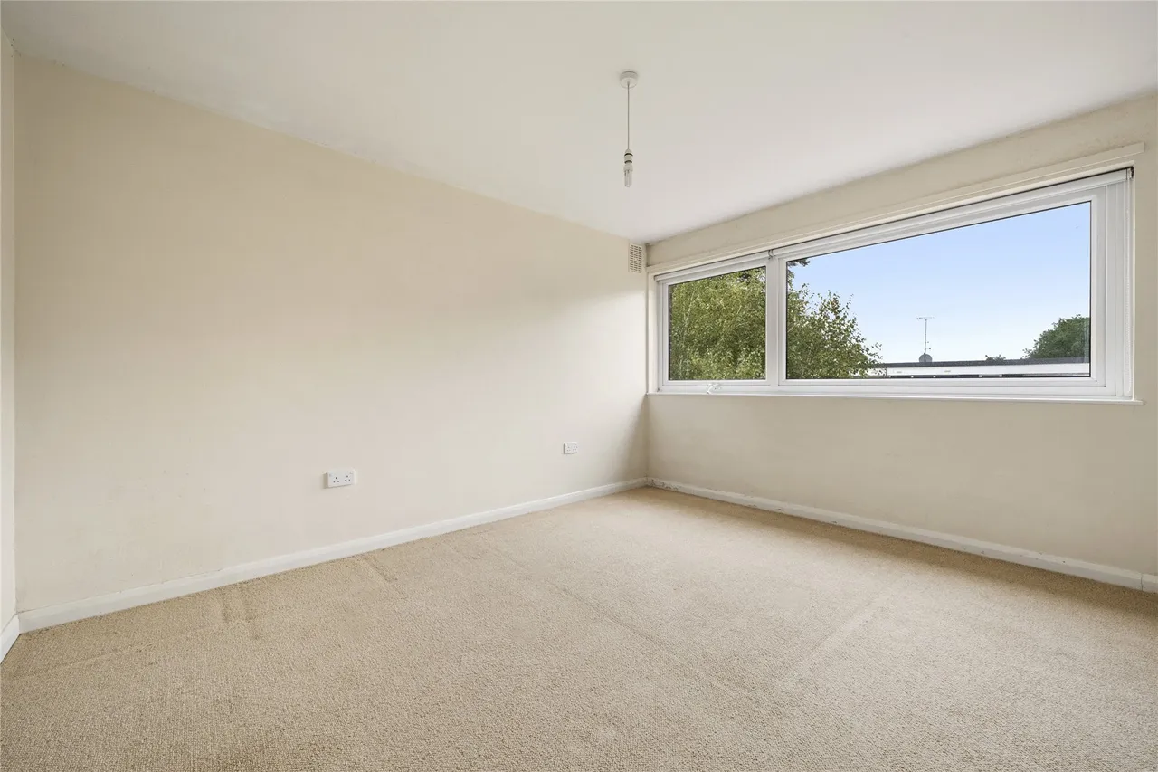 Highpoint, Heath Road, Weybridge, Surrey, KT13, photo 4