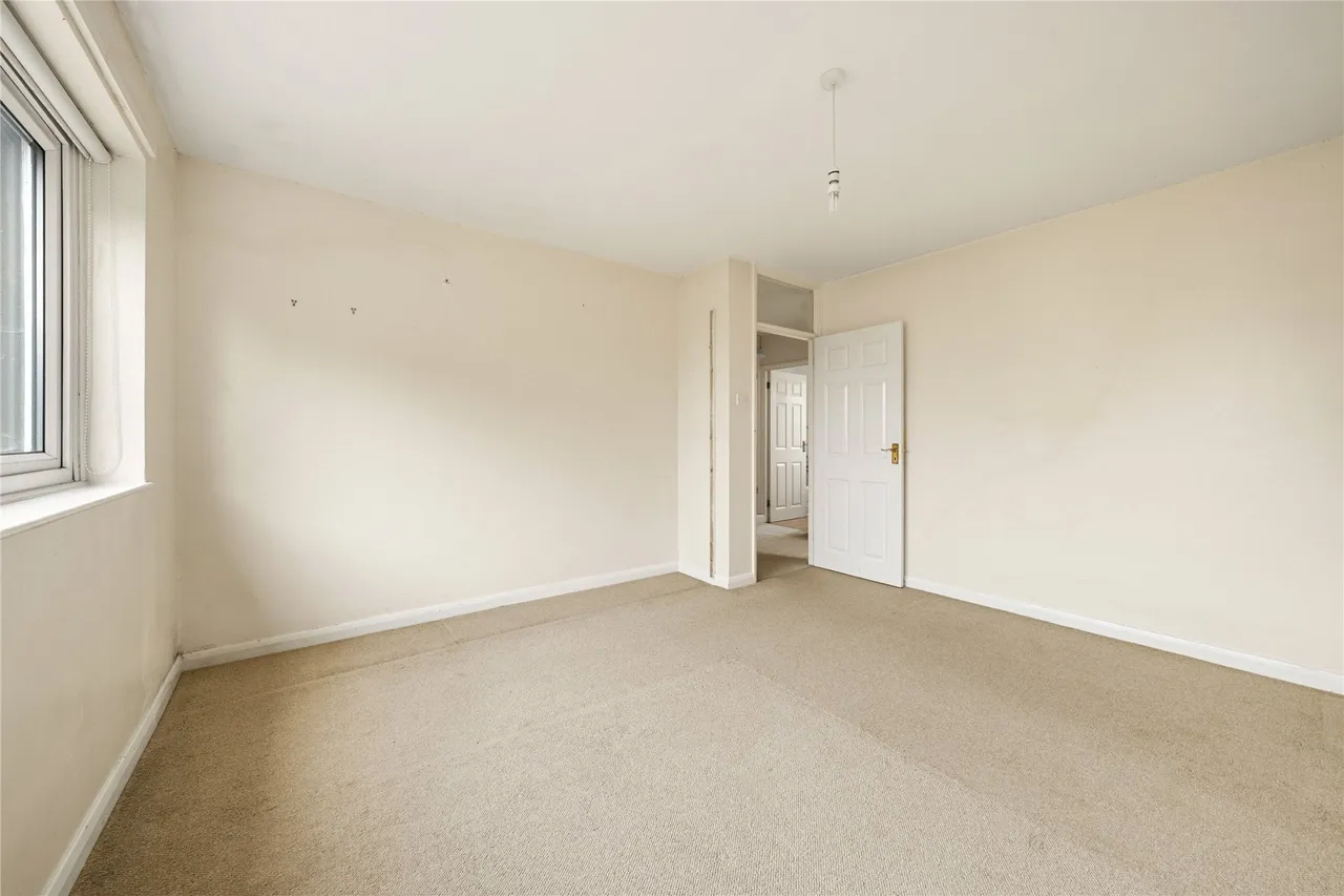 Highpoint, Heath Road, Weybridge, Surrey, KT13, photo 5
