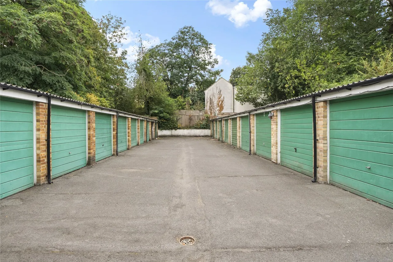 Highpoint, Heath Road, Weybridge, Surrey, KT13, photo 9