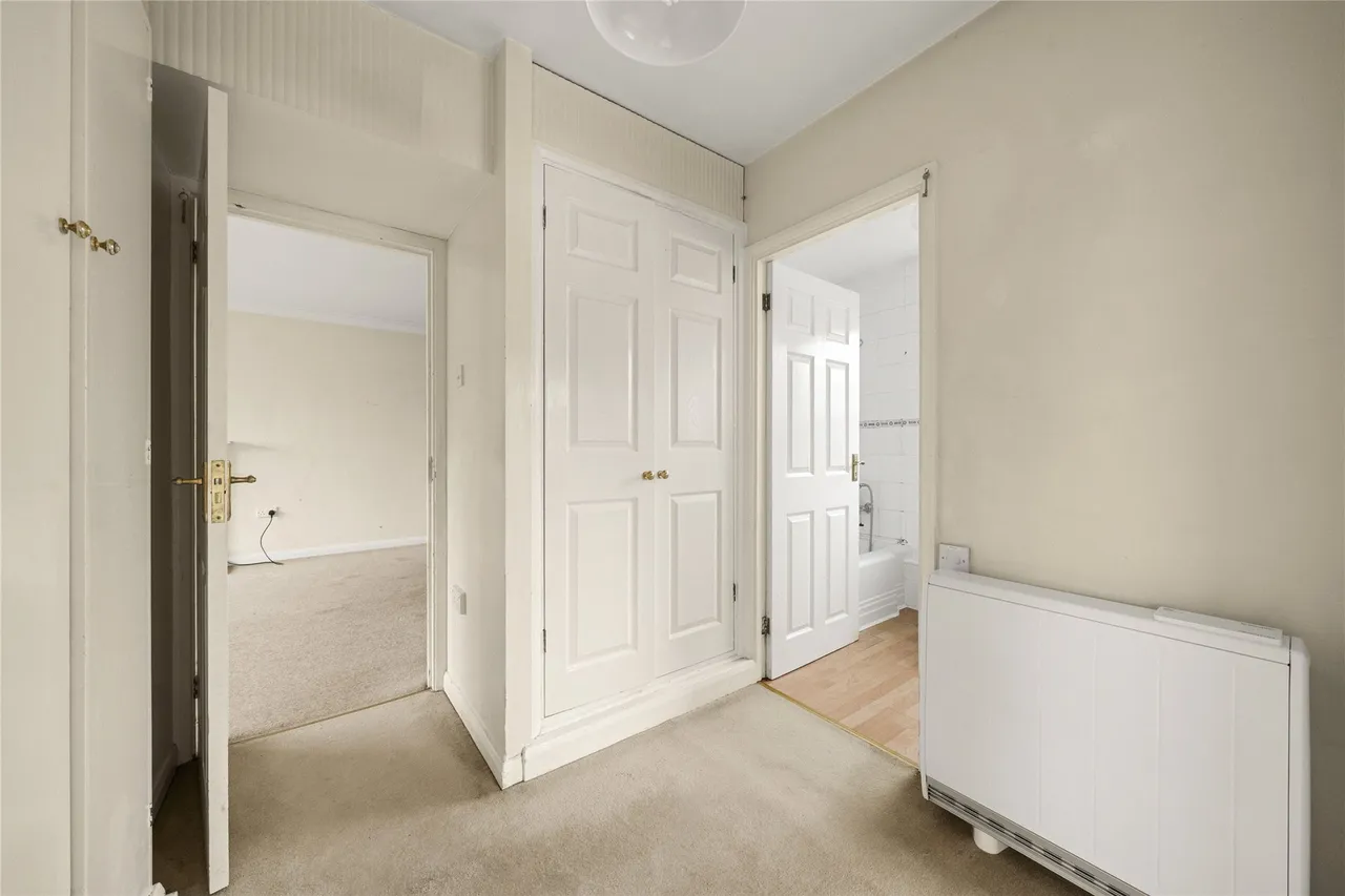 Highpoint, Heath Road, Weybridge, Surrey, KT13, photo 8