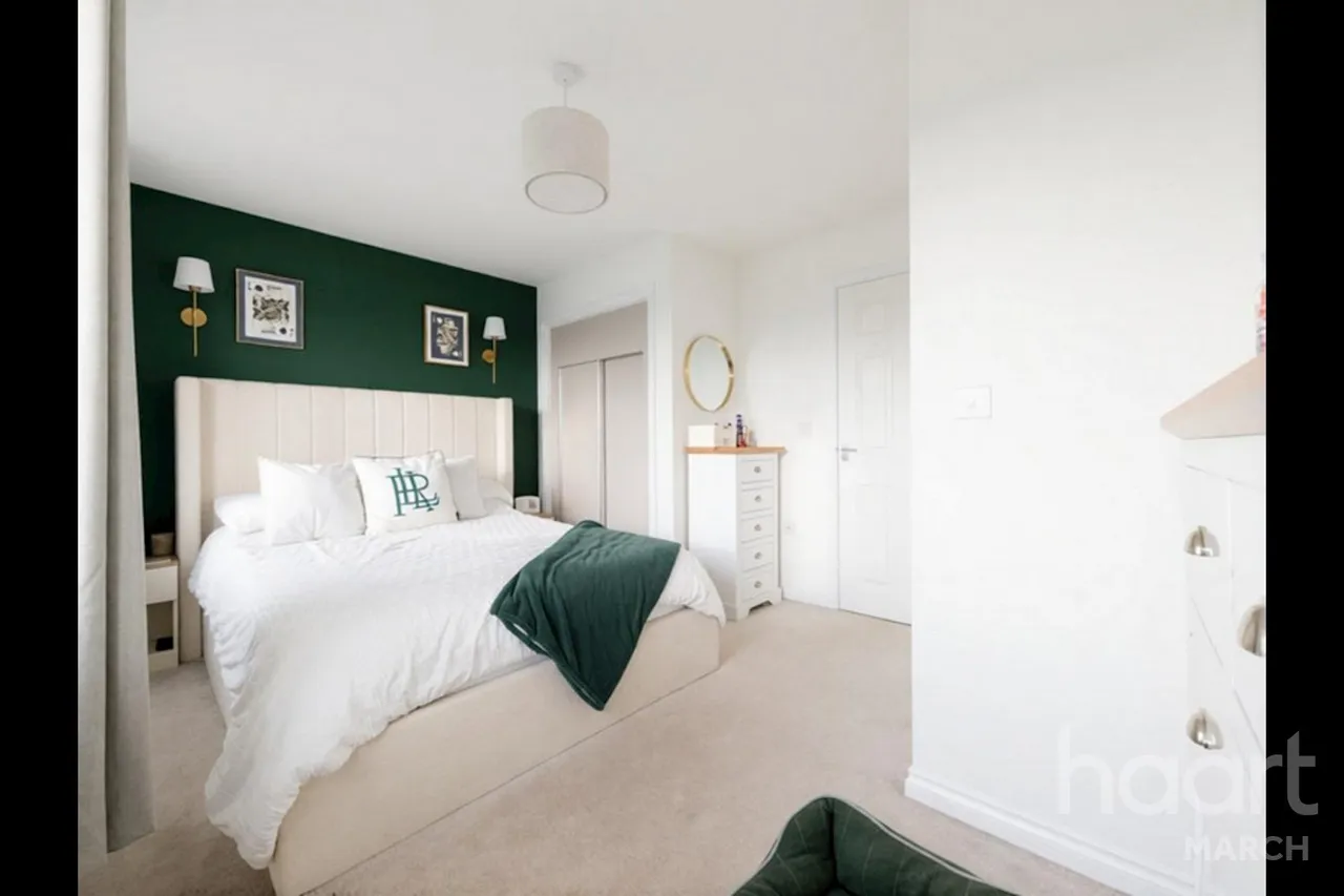 Hazelnut Close, March, PE15, photo 16