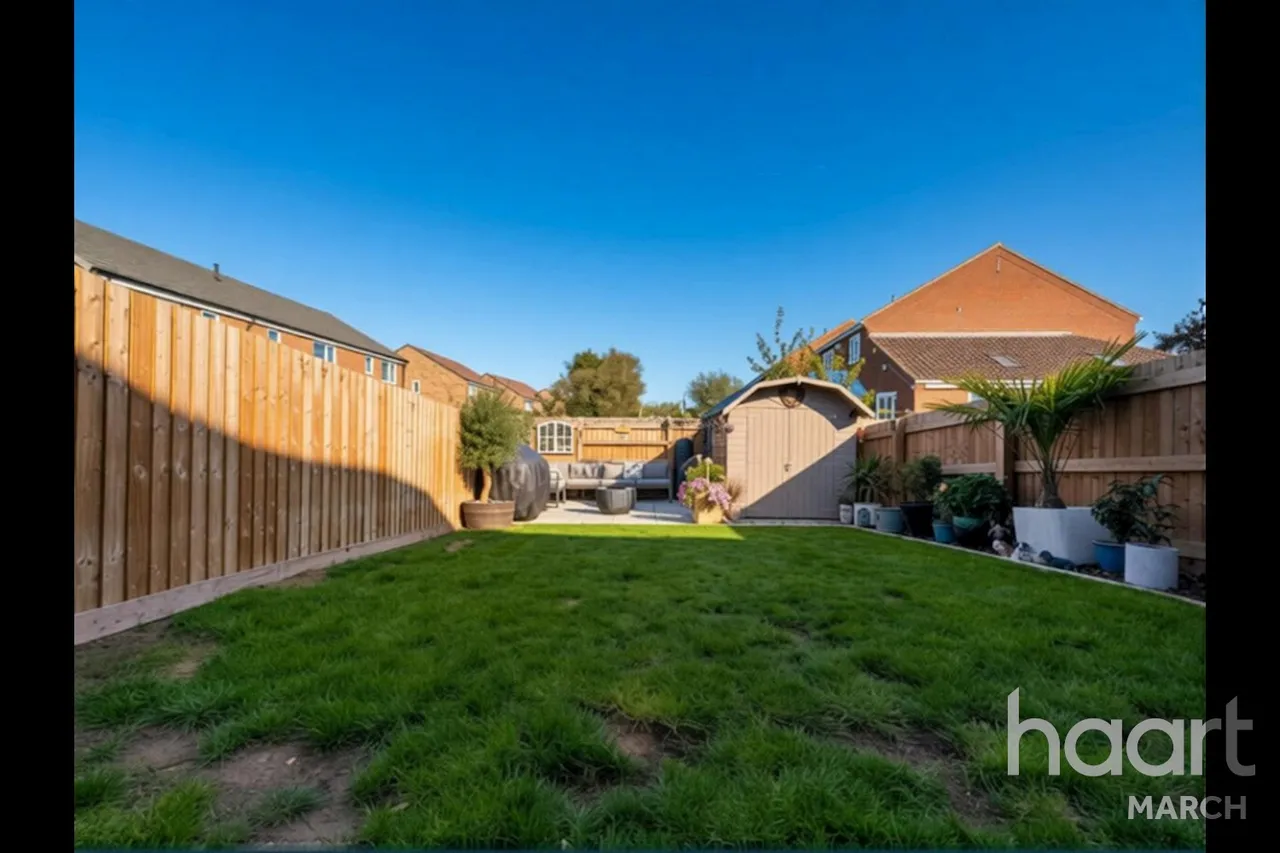 Hazelnut Close, March, PE15, photo 6