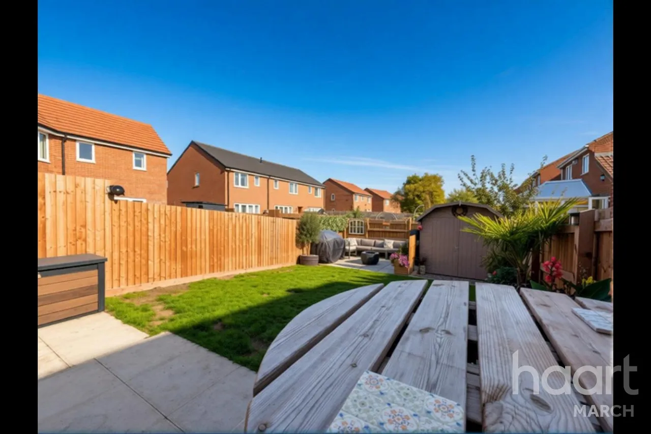 Hazelnut Close, March, PE15, photo 20