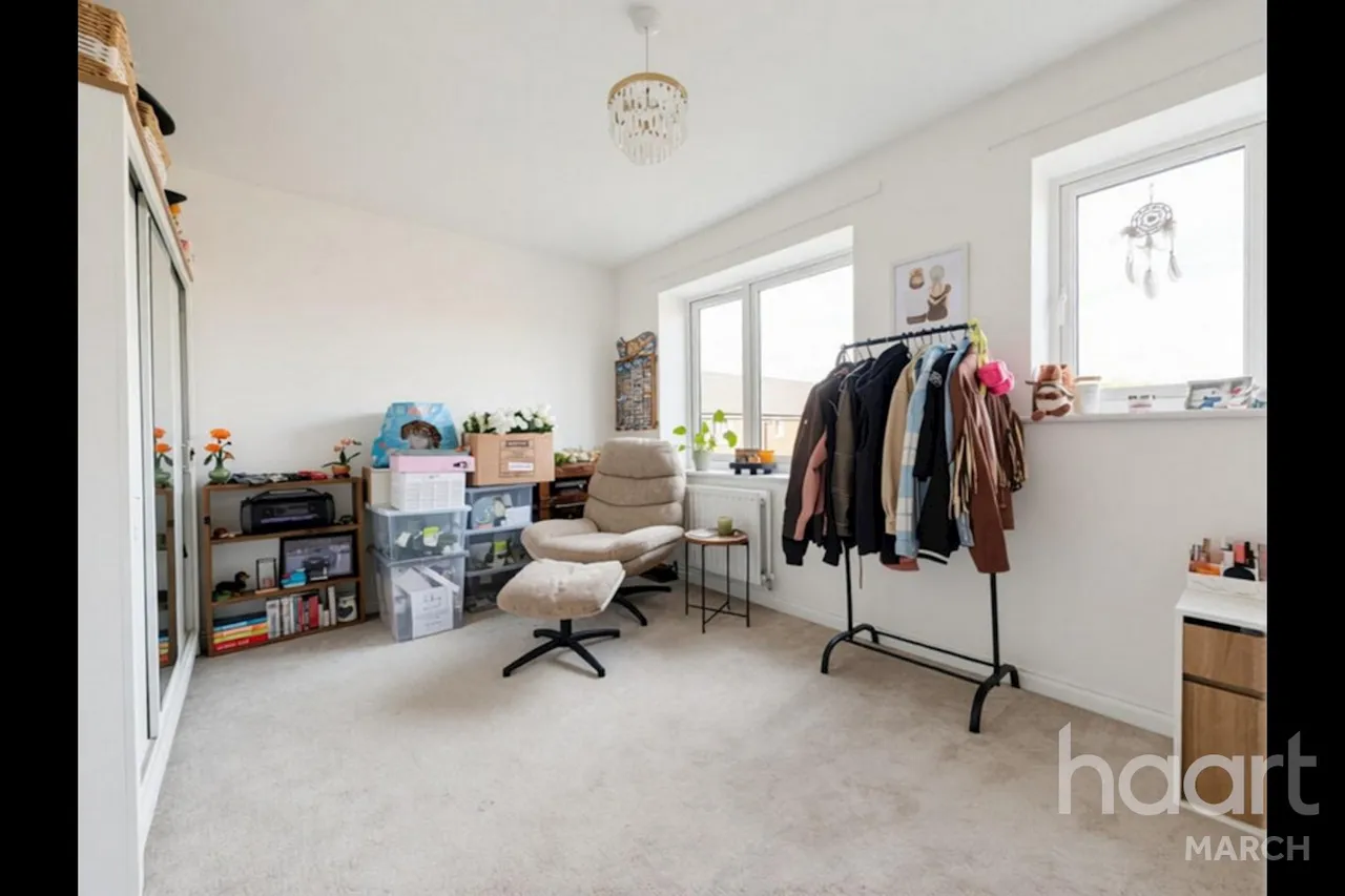 Hazelnut Close, March, PE15, photo 17