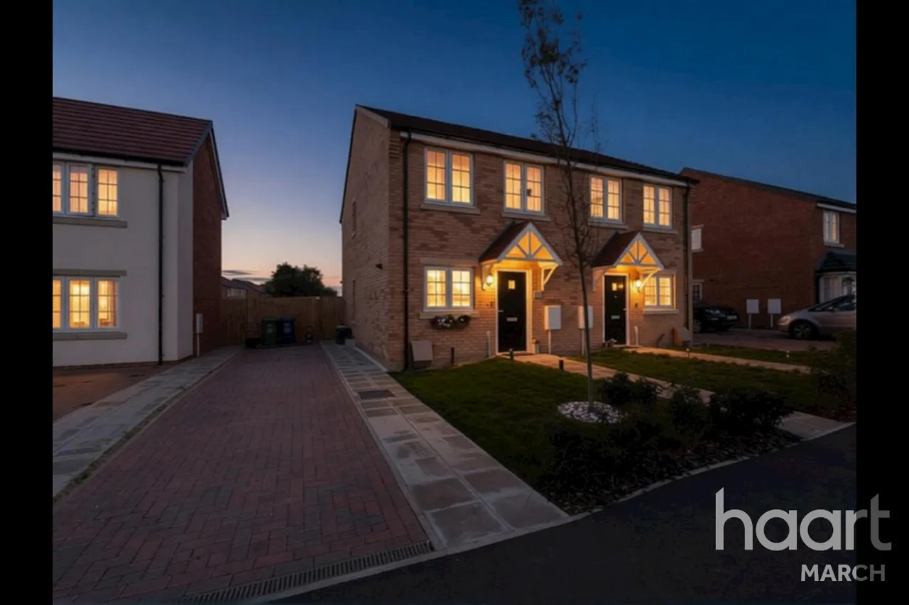 Hazelnut Close, March, PE15, photo 21