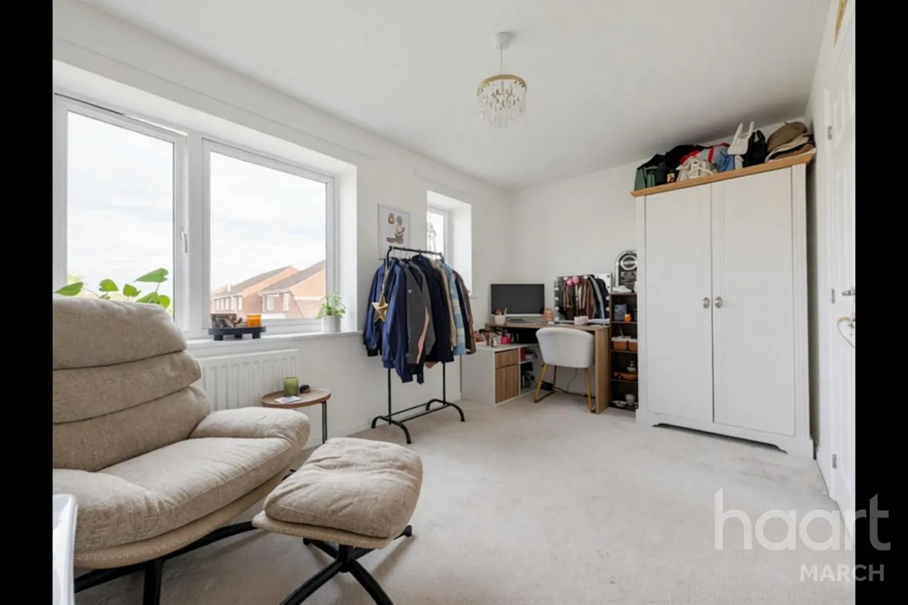 Hazelnut Close, March, PE15, photo 18