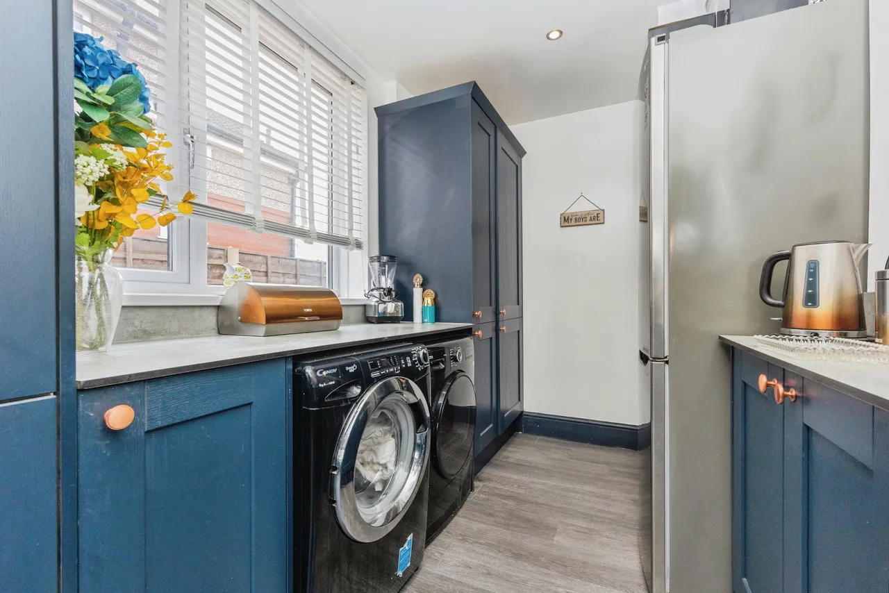 Lynwood Grove, Audenshaw, M34, photo 10