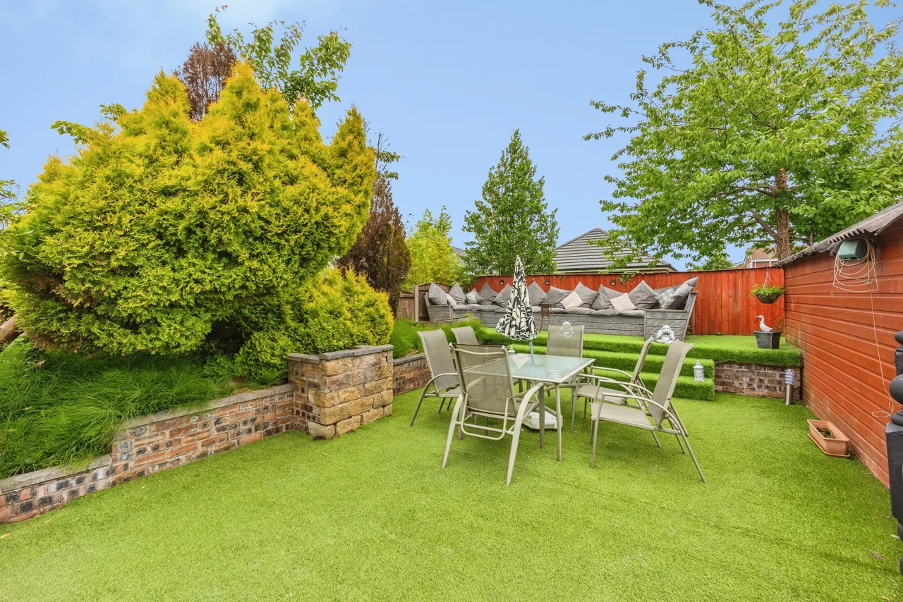 Lynwood Grove, Audenshaw, M34, photo 24