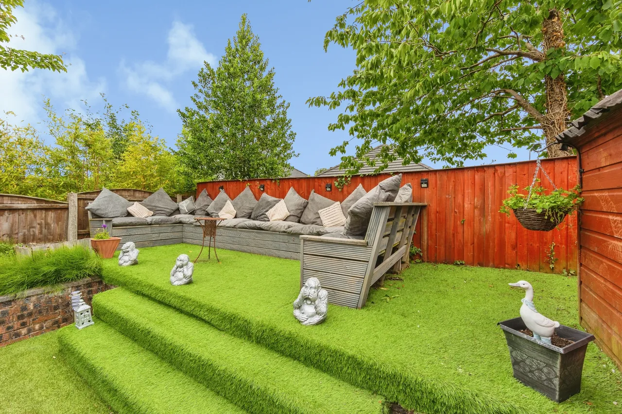 Lynwood Grove, Audenshaw, M34, photo 26