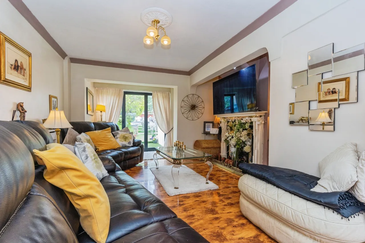 Lynwood Grove, Audenshaw, M34, photo 16