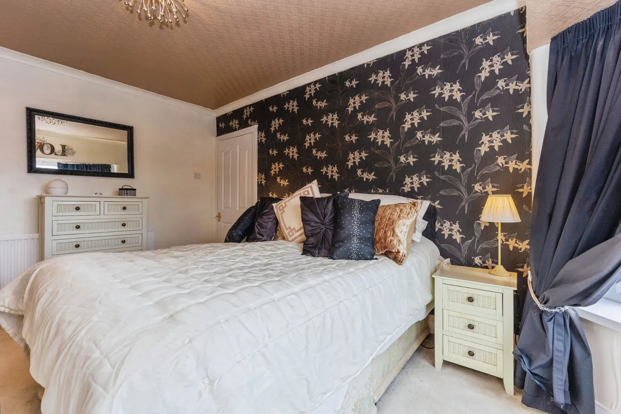 Lynwood Grove, Audenshaw, M34, photo 28
