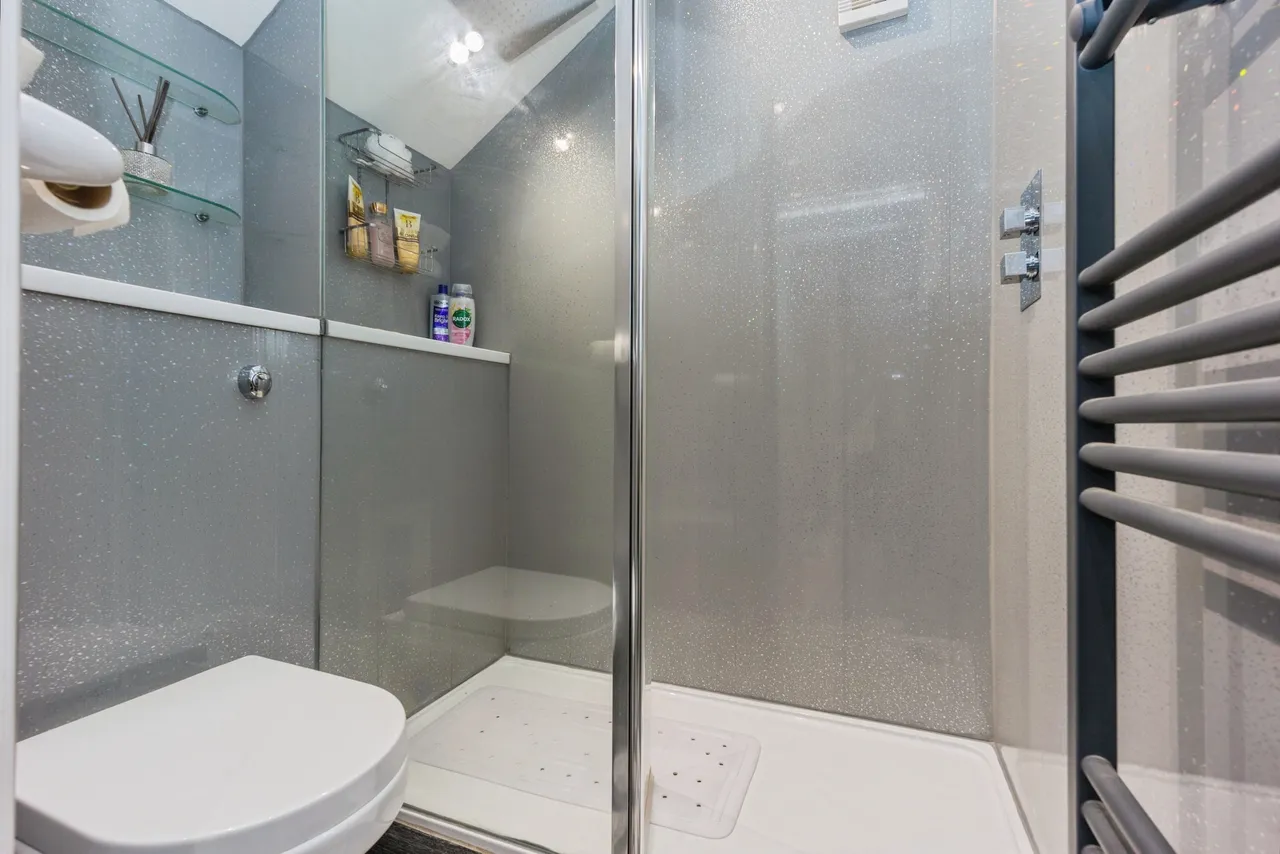 Lynwood Grove, Audenshaw, M34, photo 23
