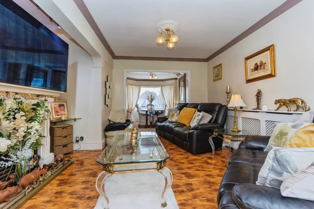 Lynwood Grove, Audenshaw, M34, photo 19