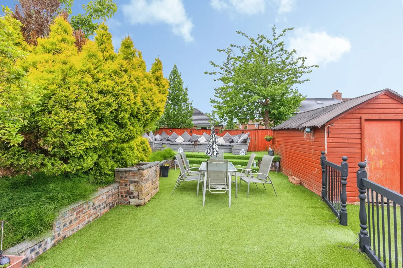 Lynwood Grove, Audenshaw, M34, photo 9