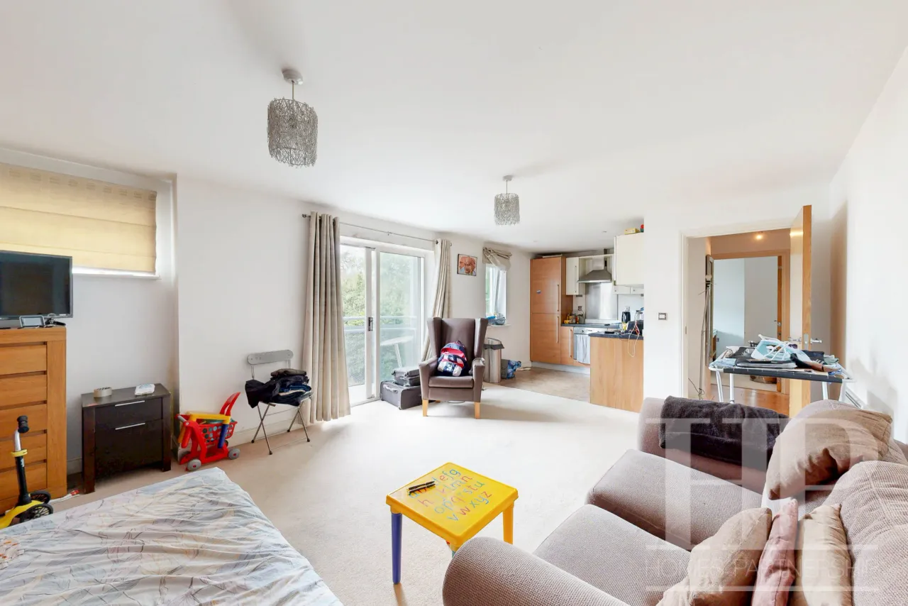 Trafalgar Gardens, Crawley, RH10, photo 2