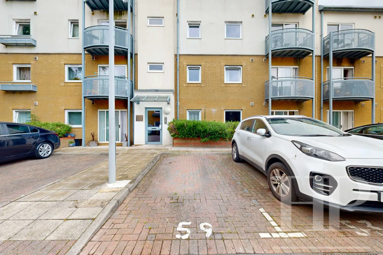 Trafalgar Gardens, Crawley, RH10, photo 9