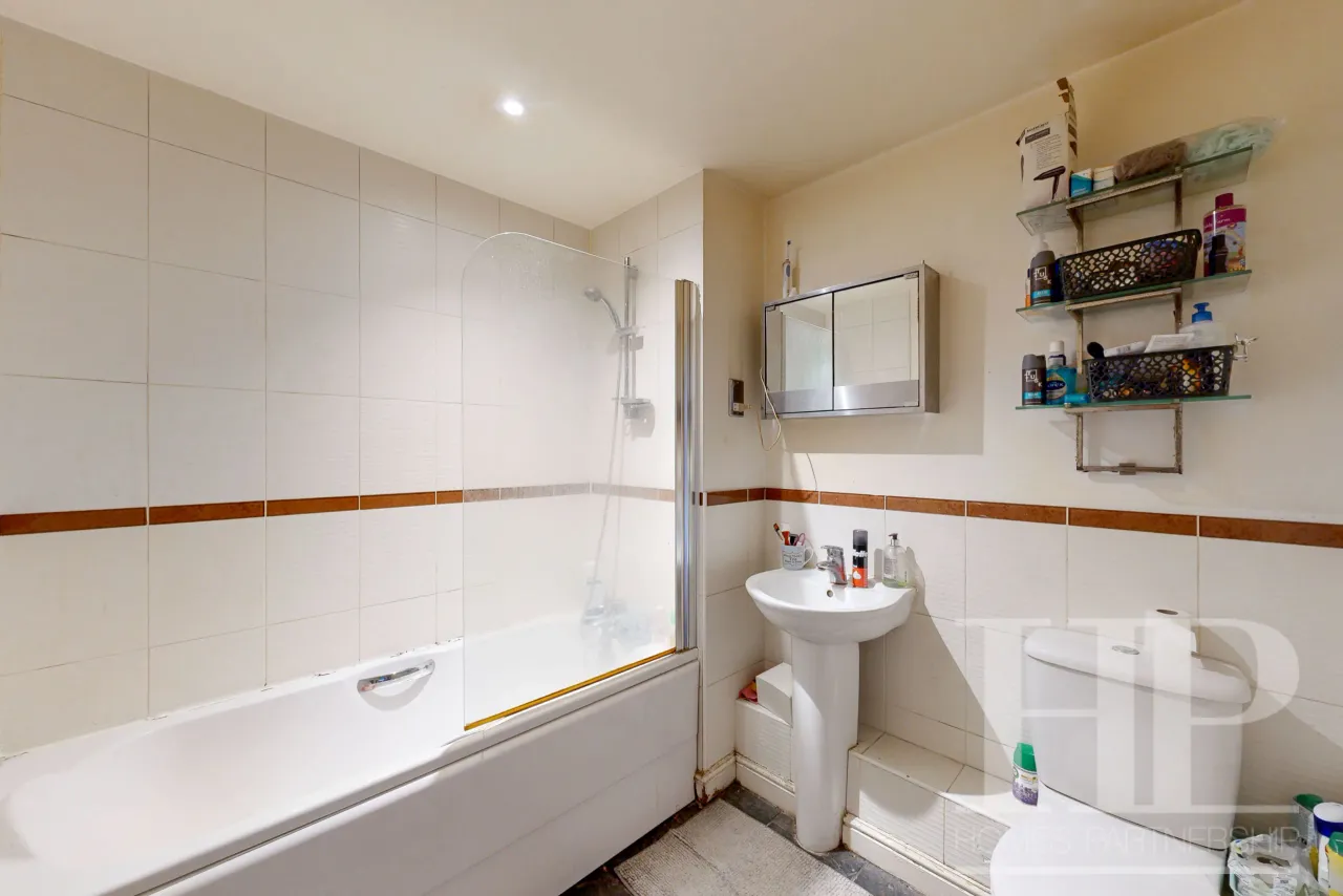 Trafalgar Gardens, Crawley, RH10, photo 8