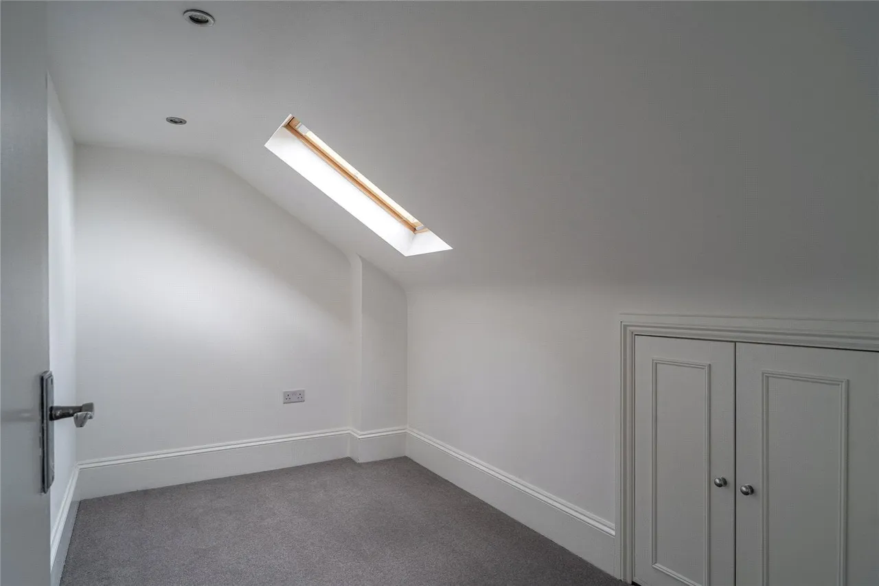 Greyhound Lane, London, SW16, photo 5
