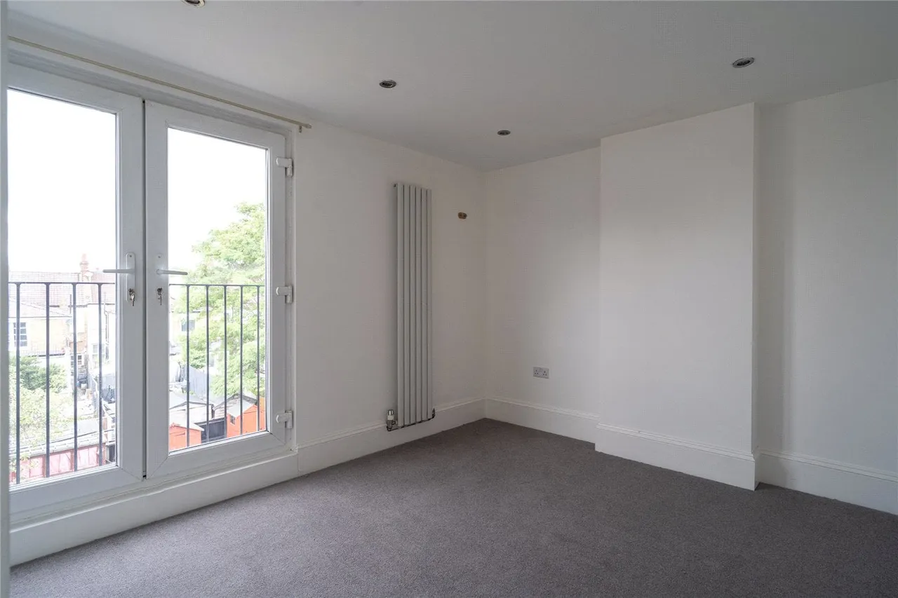 Greyhound Lane, London, SW16, photo 6