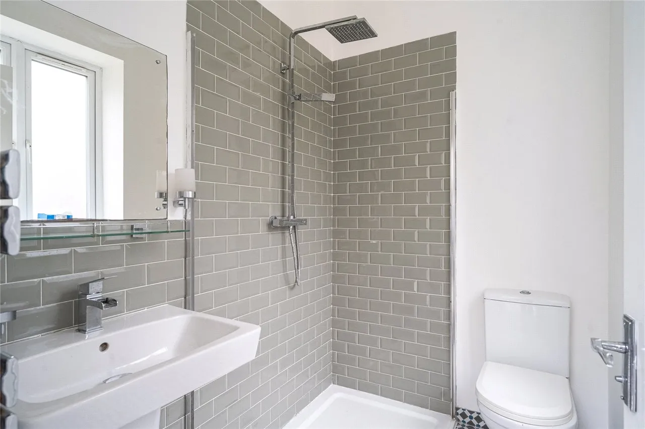Greyhound Lane, London, SW16, photo 12