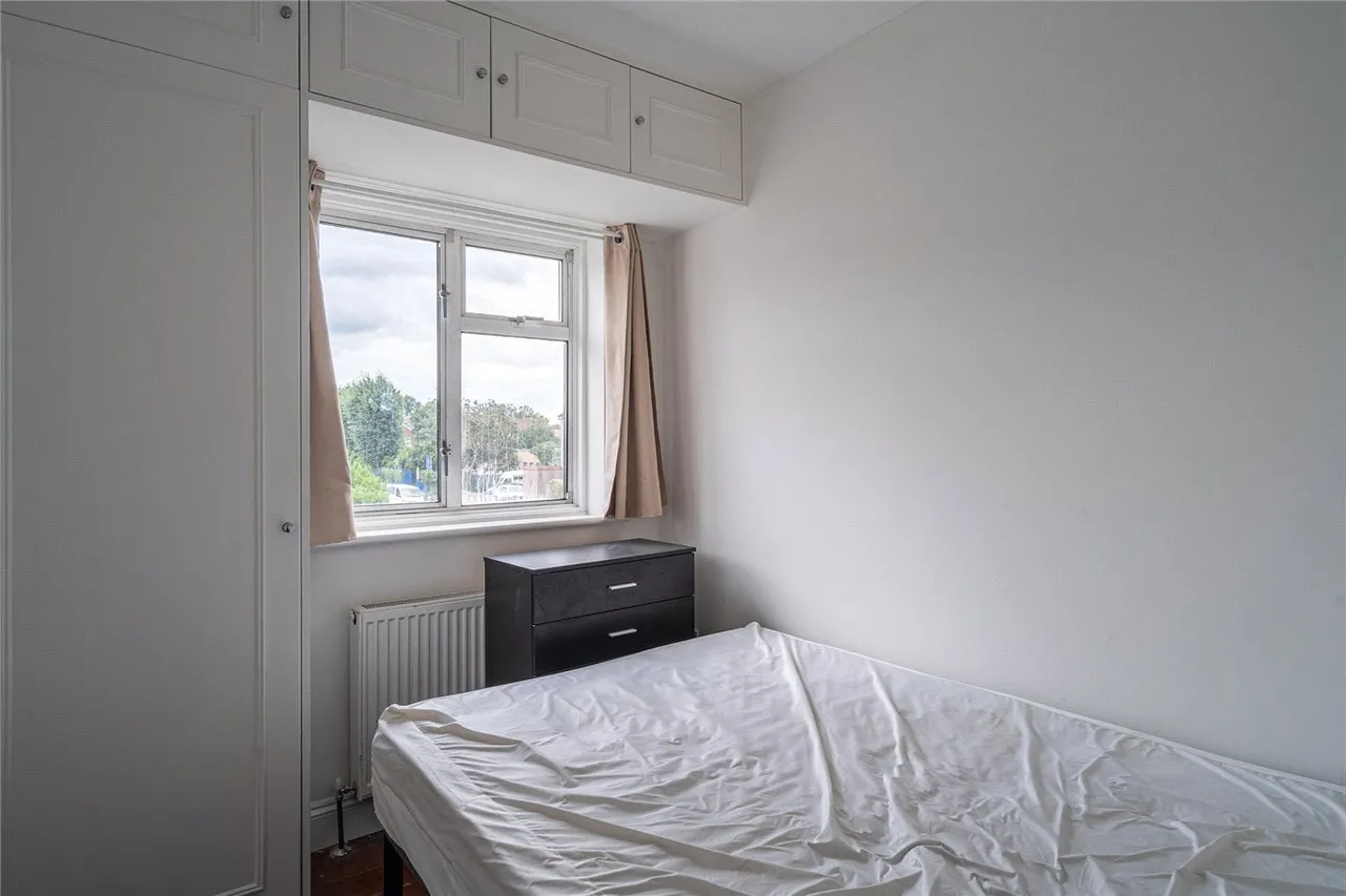 Greyhound Lane, London, SW16, photo 4