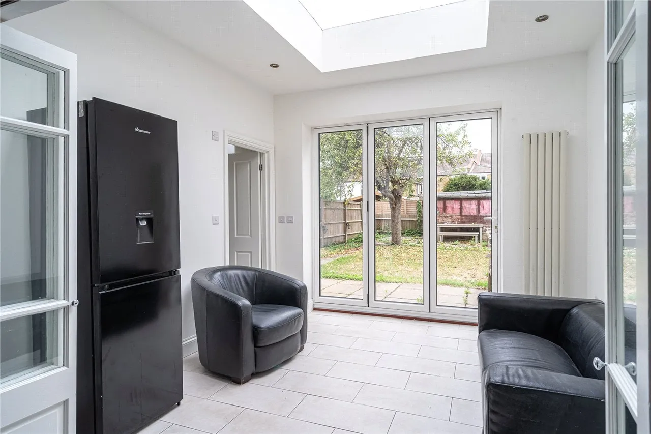Greyhound Lane, London, SW16, photo 11