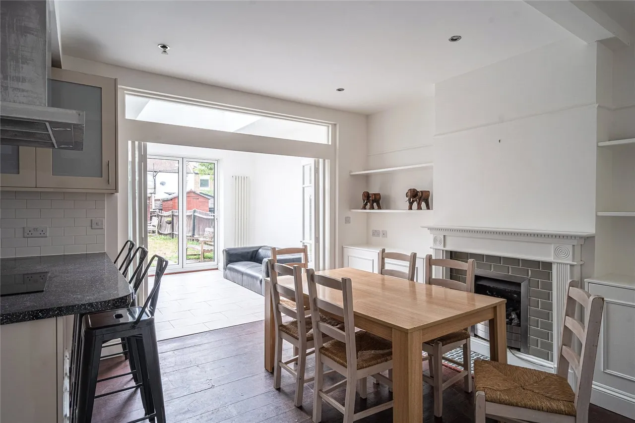 5 bed house to rent — Greyhound Lane, London, SW16