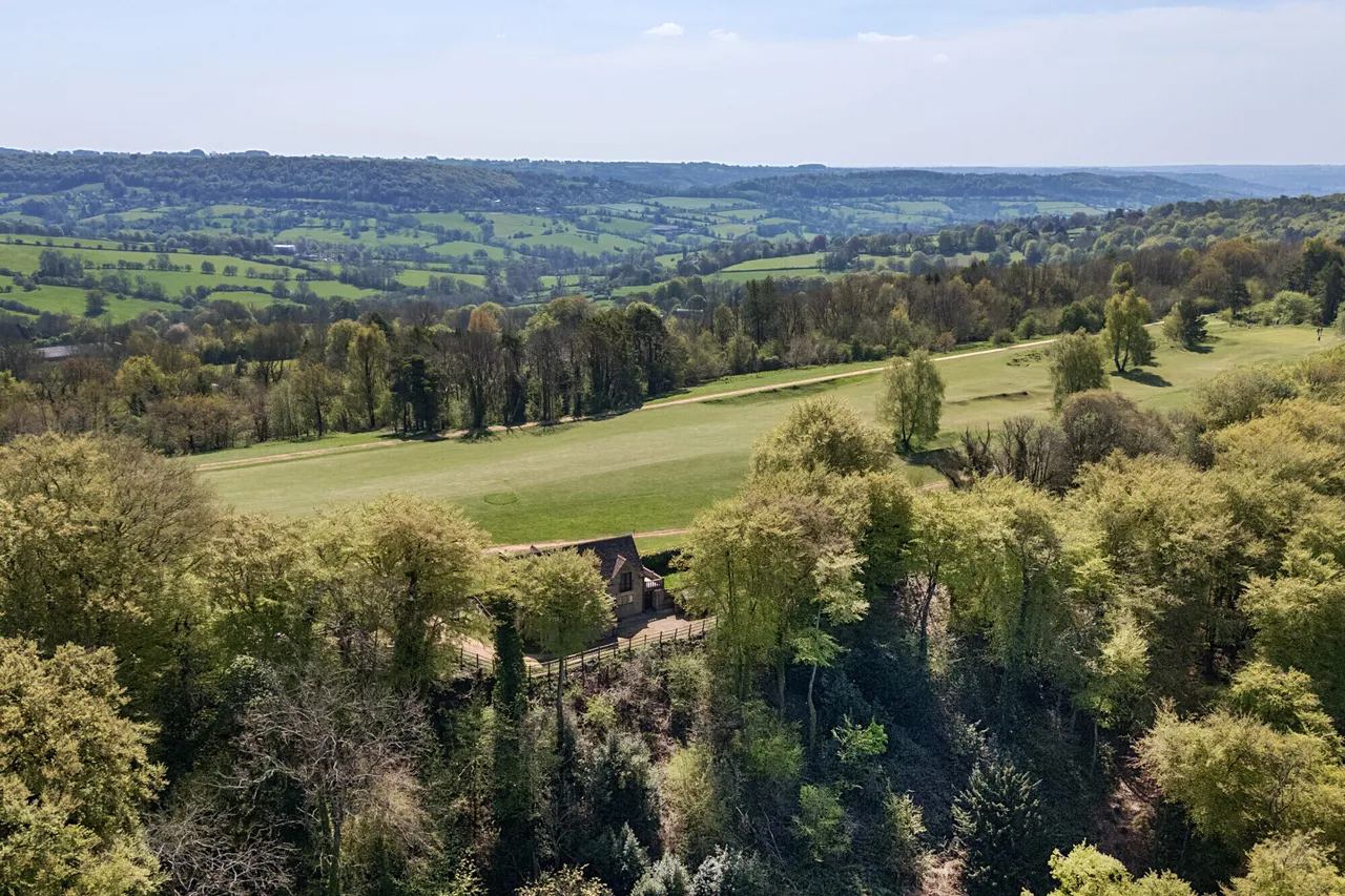 Painswick Beacon, Stroud, GL6, photo 17
